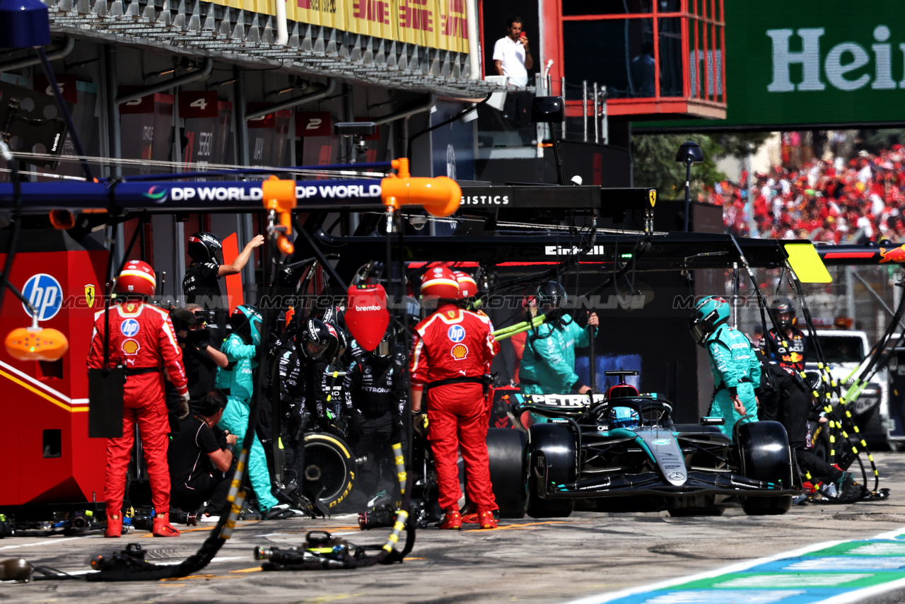 GP IMOLA, George Russell (GBR) Mercedes AMG F1 W15 makes a pit stop.

19.05.2024. Formula 1 World Championship, Rd 7, Emilia Romagna Grand Prix, Imola, Italy, Gara Day.

- www.xpbimages.com, EMail: requests@xpbimages.com © Copyright: Charniaux / XPB Images