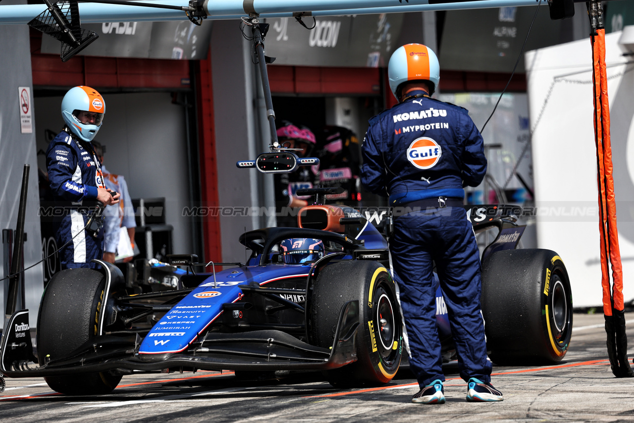 GP IMOLA, Alexander Albon (THA) Williams Racing FW46 makes a pit stop.

19.05.2024. Formula 1 World Championship, Rd 7, Emilia Romagna Grand Prix, Imola, Italy, Gara Day.

- www.xpbimages.com, EMail: requests@xpbimages.com © Copyright: Charniaux / XPB Images