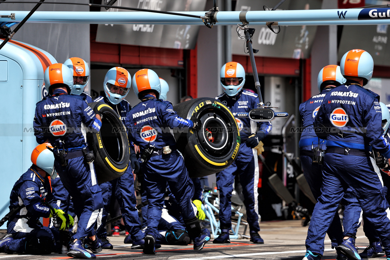 GP IMOLA, Williams Racing makes a pit stop.

19.05.2024. Formula 1 World Championship, Rd 7, Emilia Romagna Grand Prix, Imola, Italy, Gara Day.

- www.xpbimages.com, EMail: requests@xpbimages.com © Copyright: Charniaux / XPB Images