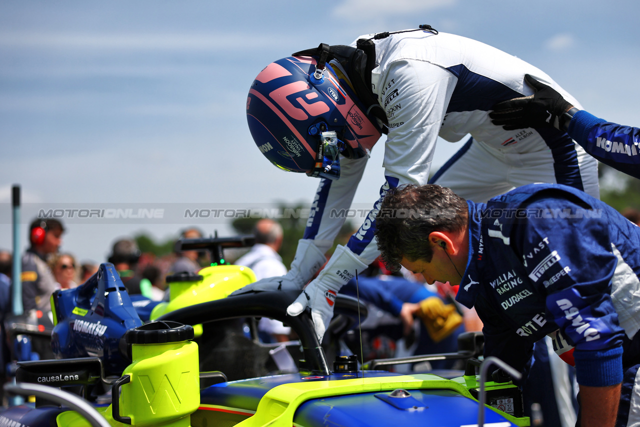 GP IMOLA, Alexander Albon (THA) Williams Racing on the grid.

19.05.2024. Formula 1 World Championship, Rd 7, Emilia Romagna Grand Prix, Imola, Italy, Gara Day.

- www.xpbimages.com, EMail: requests@xpbimages.com © Copyright: Charniaux / XPB Images
