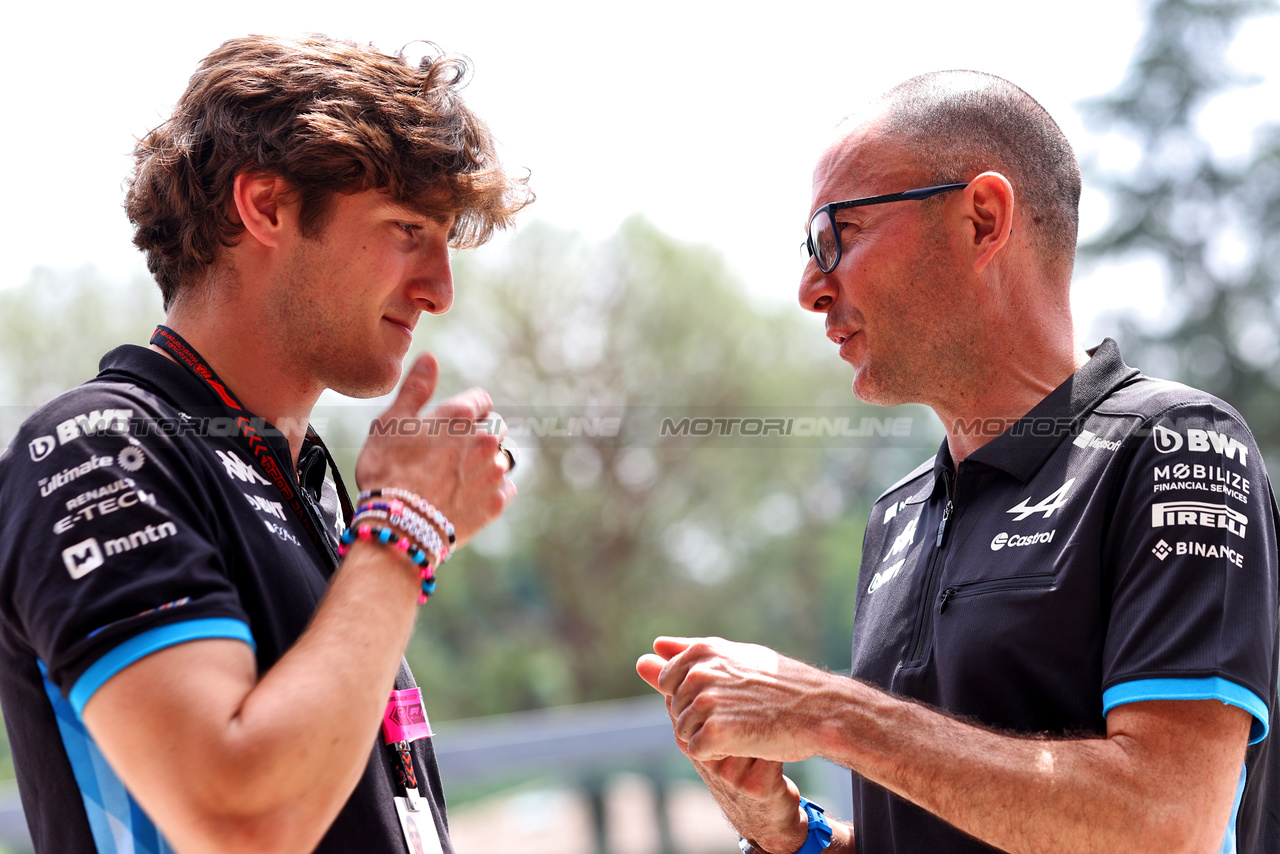 GP IMOLA, (L to R): Jack Doohan (AUS) Alpine F1 Team Reserve Driver with David Sanchez (FRA) Alpine F1 Team Executive Technical Director on the grid.

19.05.2024. Formula 1 World Championship, Rd 7, Emilia Romagna Grand Prix, Imola, Italy, Gara Day.

- www.xpbimages.com, EMail: requests@xpbimages.com © Copyright: Charniaux / XPB Images