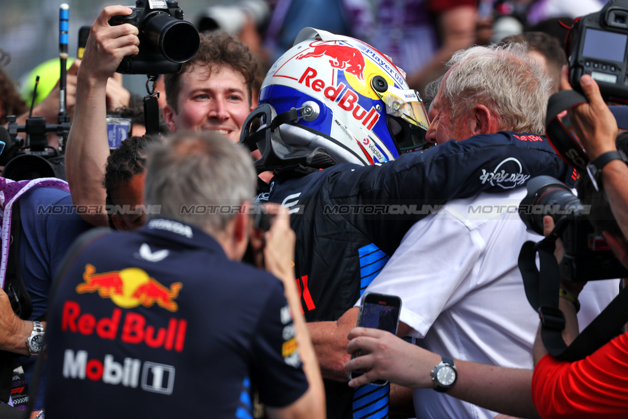 GP IMOLA, Gara winner Max Verstappen (NLD) Red Bull Racing celebrates in parc ferme with Dr Helmut Marko (AUT) Red Bull Motorsport Consultant.

19.05.2024. Formula 1 World Championship, Rd 7, Emilia Romagna Grand Prix, Imola, Italy, Gara Day.

 - www.xpbimages.com, EMail: requests@xpbimages.com © Copyright: Staley / XPB Images