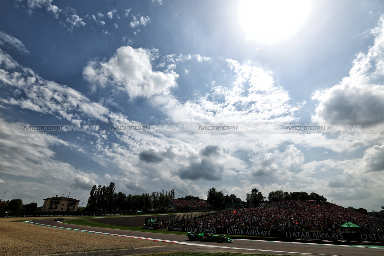 GP IMOLA, Zhou Guanyu (CHN) Sauber C44.

19.05.2024. Formula 1 World Championship, Rd 7, Emilia Romagna Grand Prix, Imola, Italy, Gara Day.

 - www.xpbimages.com, EMail: requests@xpbimages.com © Copyright: Coates / XPB Images