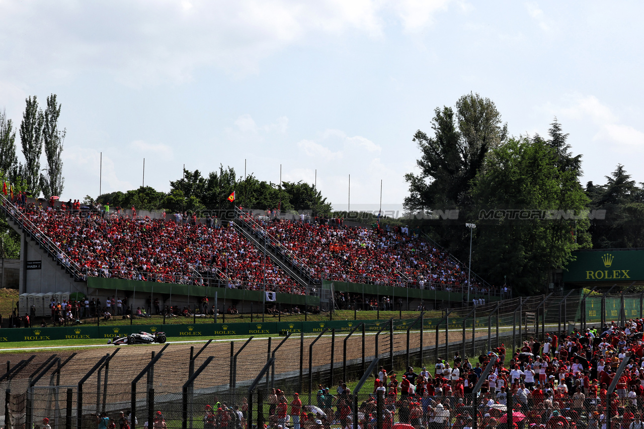 GP IMOLA, Kevin Magnussen (DEN) Haas VF-24.

19.05.2024. Formula 1 World Championship, Rd 7, Emilia Romagna Grand Prix, Imola, Italy, Gara Day.

 - www.xpbimages.com, EMail: requests@xpbimages.com © Copyright: Coates / XPB Images