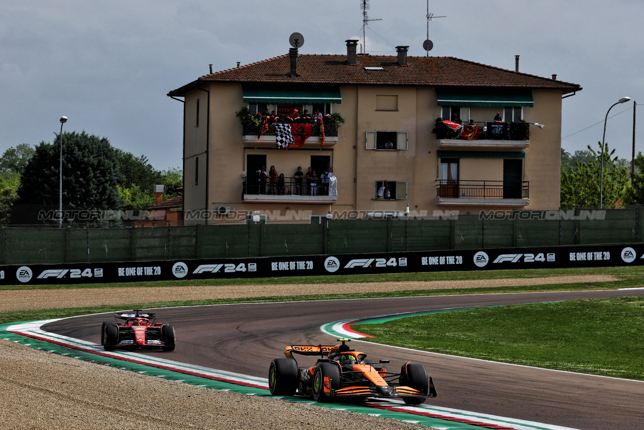 GP IMOLA, Lando Norris (GBR) McLaren MCL38.

19.05.2024. Formula 1 World Championship, Rd 7, Emilia Romagna Grand Prix, Imola, Italy, Gara Day.

 - www.xpbimages.com, EMail: requests@xpbimages.com © Copyright: Coates / XPB Images