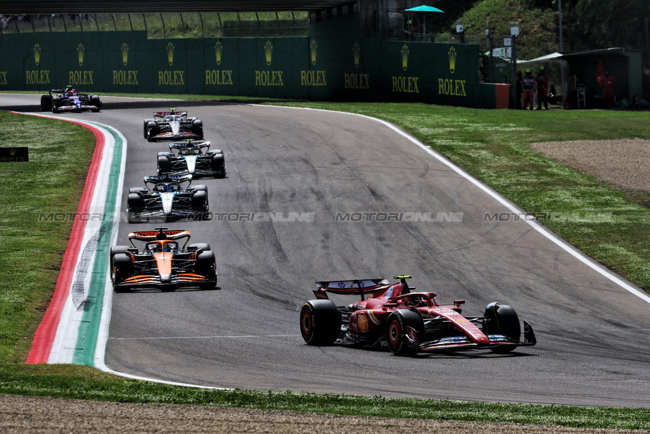 GP IMOLA, Carlos Sainz Jr (ESP) Ferrari SF-24.

19.05.2024. Formula 1 World Championship, Rd 7, Emilia Romagna Grand Prix, Imola, Italy, Gara Day.

 - www.xpbimages.com, EMail: requests@xpbimages.com © Copyright: Coates / XPB Images