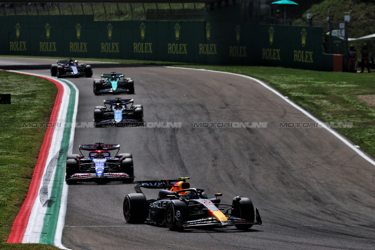 GP IMOLA, Sergio Perez (MEX) Red Bull Racing RB20.

19.05.2024. Formula 1 World Championship, Rd 7, Emilia Romagna Grand Prix, Imola, Italy, Gara Day.

 - www.xpbimages.com, EMail: requests@xpbimages.com © Copyright: Coates / XPB Images