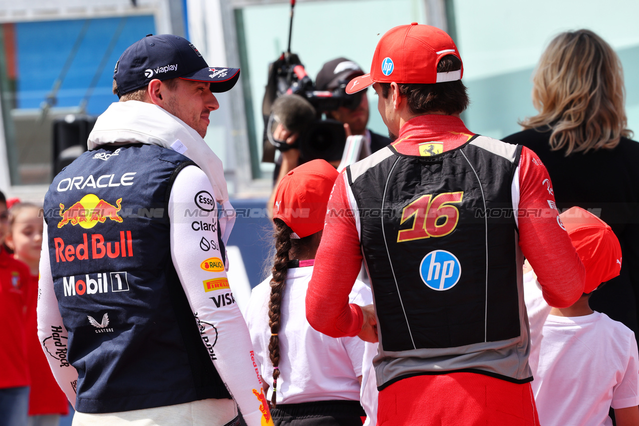 GP IMOLA, (L to R): Max Verstappen (NLD) Red Bull Racing with Charles Leclerc (MON) Ferrari on the grid.

19.05.2024. Formula 1 World Championship, Rd 7, Emilia Romagna Grand Prix, Imola, Italy, Gara Day.

- www.xpbimages.com, EMail: requests@xpbimages.com © Copyright: Batchelor / XPB Images