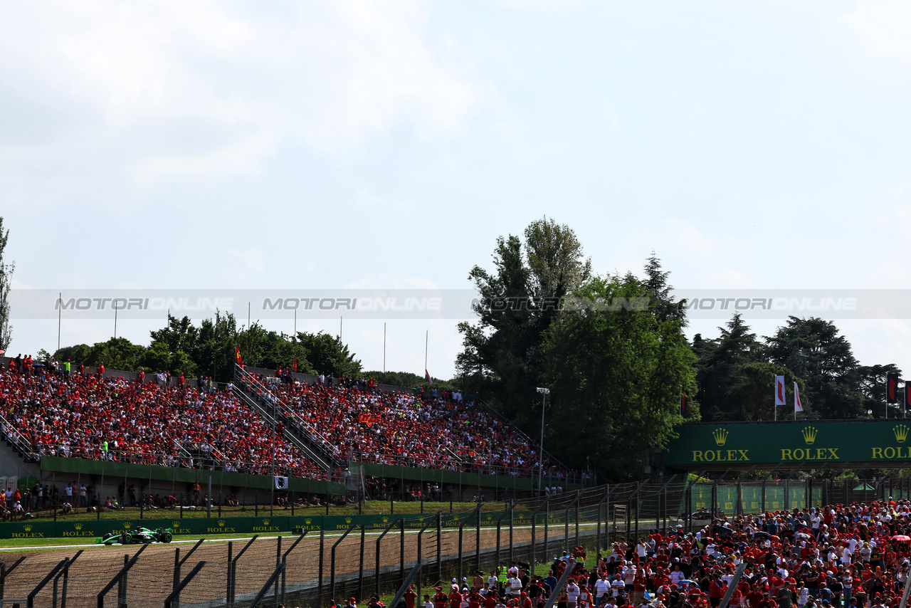 GP IMOLA, Zhou Guanyu (CHN) Sauber C44.

19.05.2024. Formula 1 World Championship, Rd 7, Emilia Romagna Grand Prix, Imola, Italy, Gara Day.

 - www.xpbimages.com, EMail: requests@xpbimages.com © Copyright: Coates / XPB Images