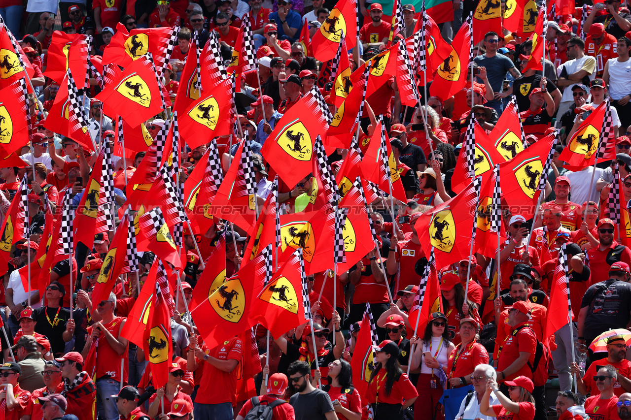 GP IMOLA, Circuit Atmosfera - Ferrari fans in the grandstand.

19.05.2024. Formula 1 World Championship, Rd 7, Emilia Romagna Grand Prix, Imola, Italy, Gara Day.

 - www.xpbimages.com, EMail: requests@xpbimages.com © Copyright: Coates / XPB Images