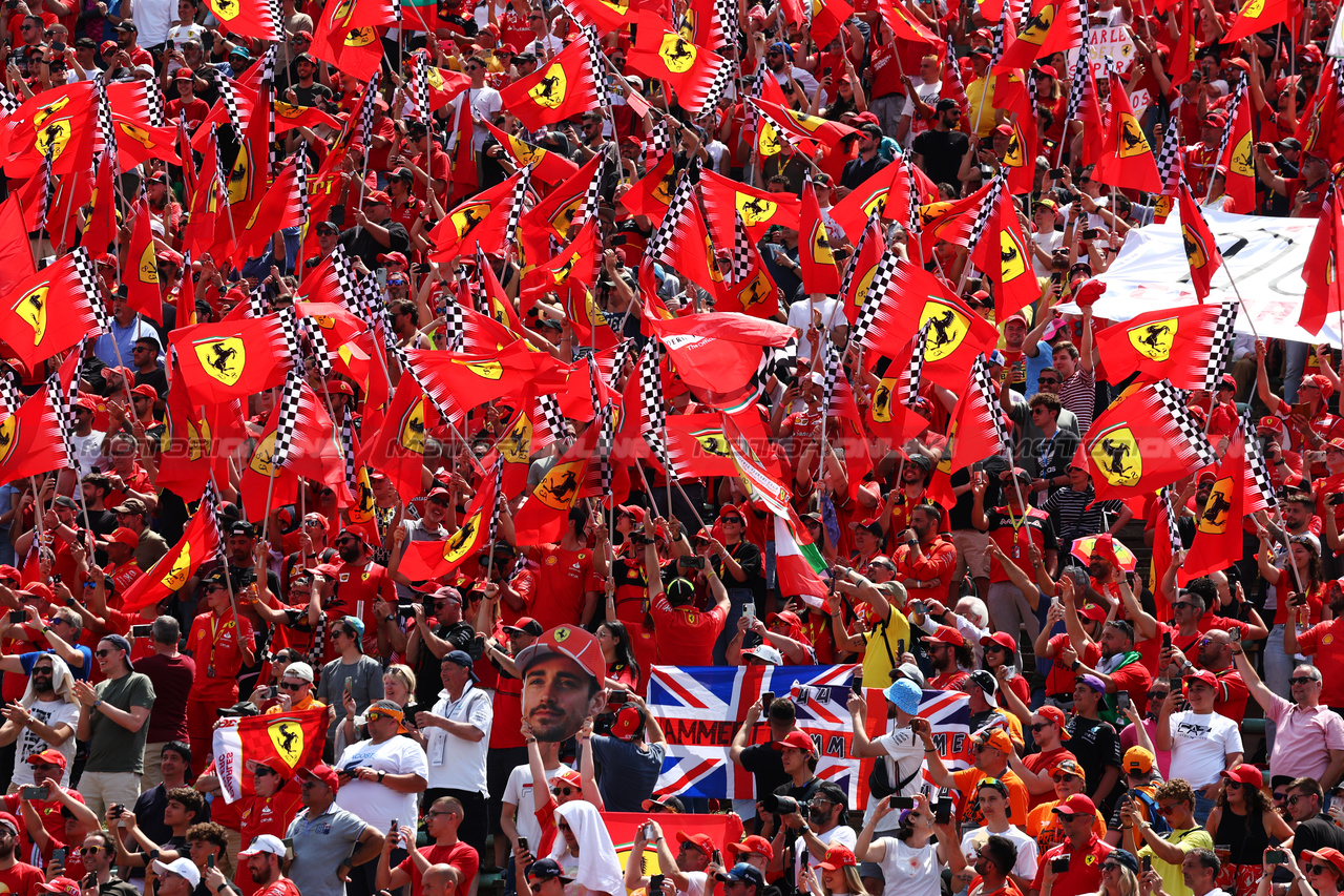 GP IMOLA, Circuit Atmosfera - Ferrari fans in the grandstand.

19.05.2024. Formula 1 World Championship, Rd 7, Emilia Romagna Grand Prix, Imola, Italy, Gara Day.

 - www.xpbimages.com, EMail: requests@xpbimages.com © Copyright: Coates / XPB Images