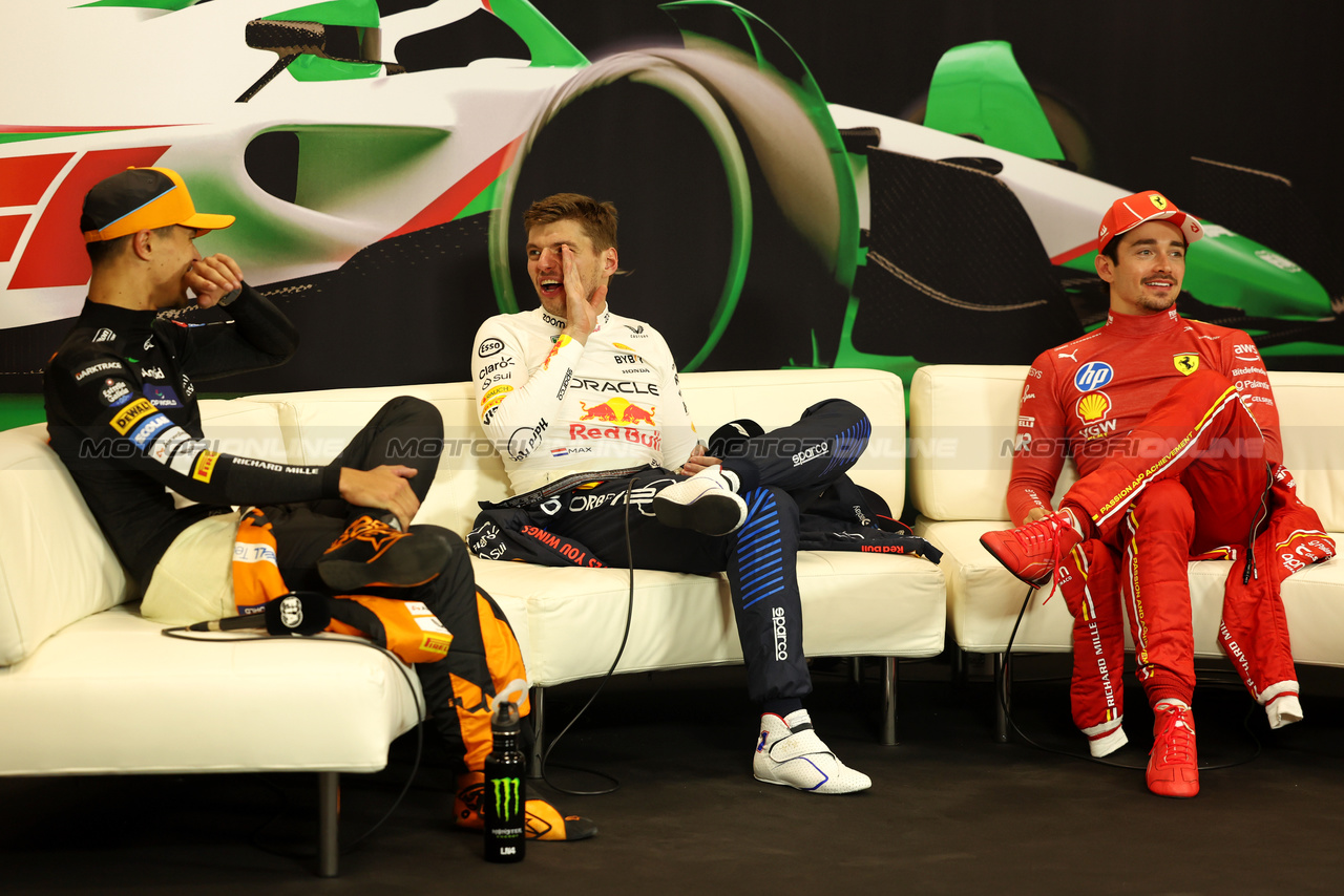 GP IMOLA, (L to R): Lando Norris (GBR) McLaren; Max Verstappen (NLD) Red Bull Racing; e Charles Leclerc (MON) Ferrari, in the post race FIA Press Conference.

19.05.2024. Formula 1 World Championship, Rd 7, Emilia Romagna Grand Prix, Imola, Italy, Gara Day.

 - www.xpbimages.com, EMail: requests@xpbimages.com © Copyright: Staley / XPB Images