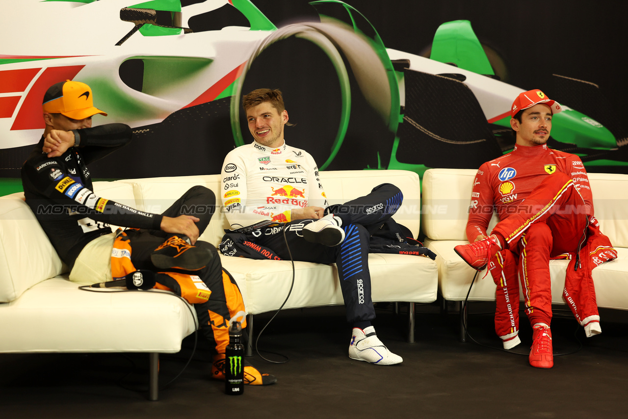 GP IMOLA, (L to R): Lando Norris (GBR) McLaren; Max Verstappen (NLD) Red Bull Racing; e Charles Leclerc (MON) Ferrari, in the post race FIA Press Conference.

19.05.2024. Formula 1 World Championship, Rd 7, Emilia Romagna Grand Prix, Imola, Italy, Gara Day.

 - www.xpbimages.com, EMail: requests@xpbimages.com © Copyright: Staley / XPB Images