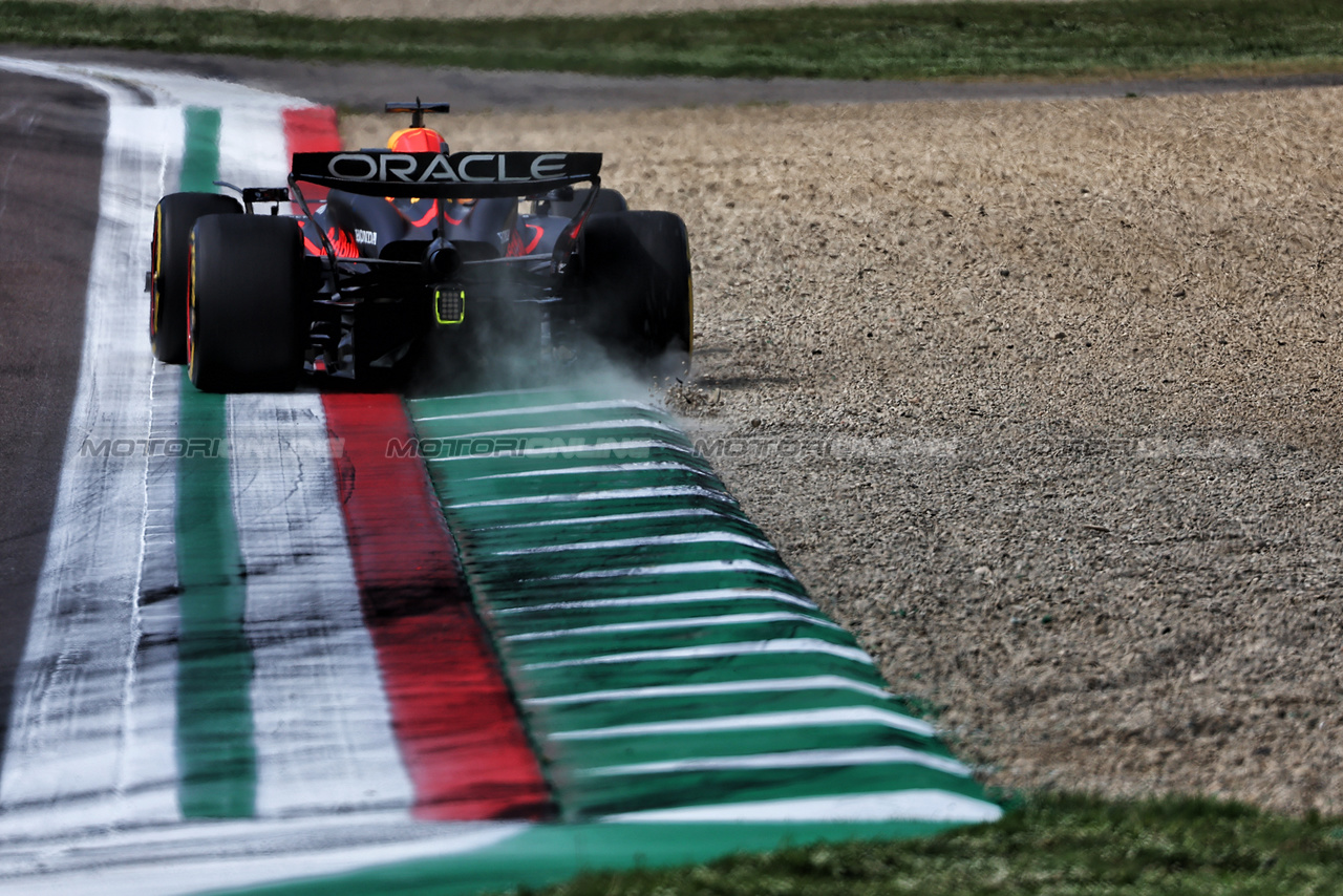 GP IMOLA, Max Verstappen (NLD) Red Bull Racing RB20.

19.05.2024. Formula 1 World Championship, Rd 7, Emilia Romagna Grand Prix, Imola, Italy, Gara Day.

 - www.xpbimages.com, EMail: requests@xpbimages.com © Copyright: Coates / XPB Images