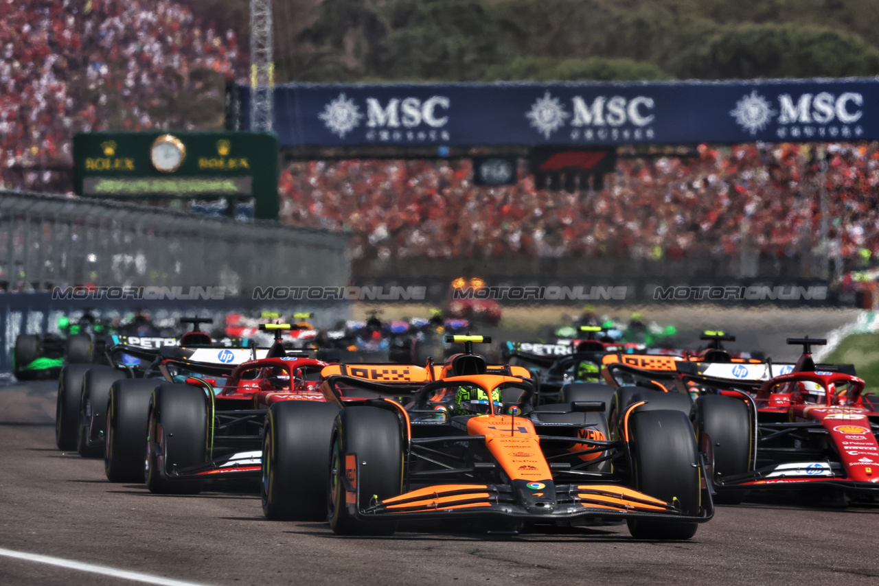 GP IMOLA, Lando Norris (GBR) McLaren MCL38 at the partenza of the race.

19.05.2024. Formula 1 World Championship, Rd 7, Emilia Romagna Grand Prix, Imola, Italy, Gara Day.

- www.xpbimages.com, EMail: requests@xpbimages.com © Copyright: Charniaux / XPB Images