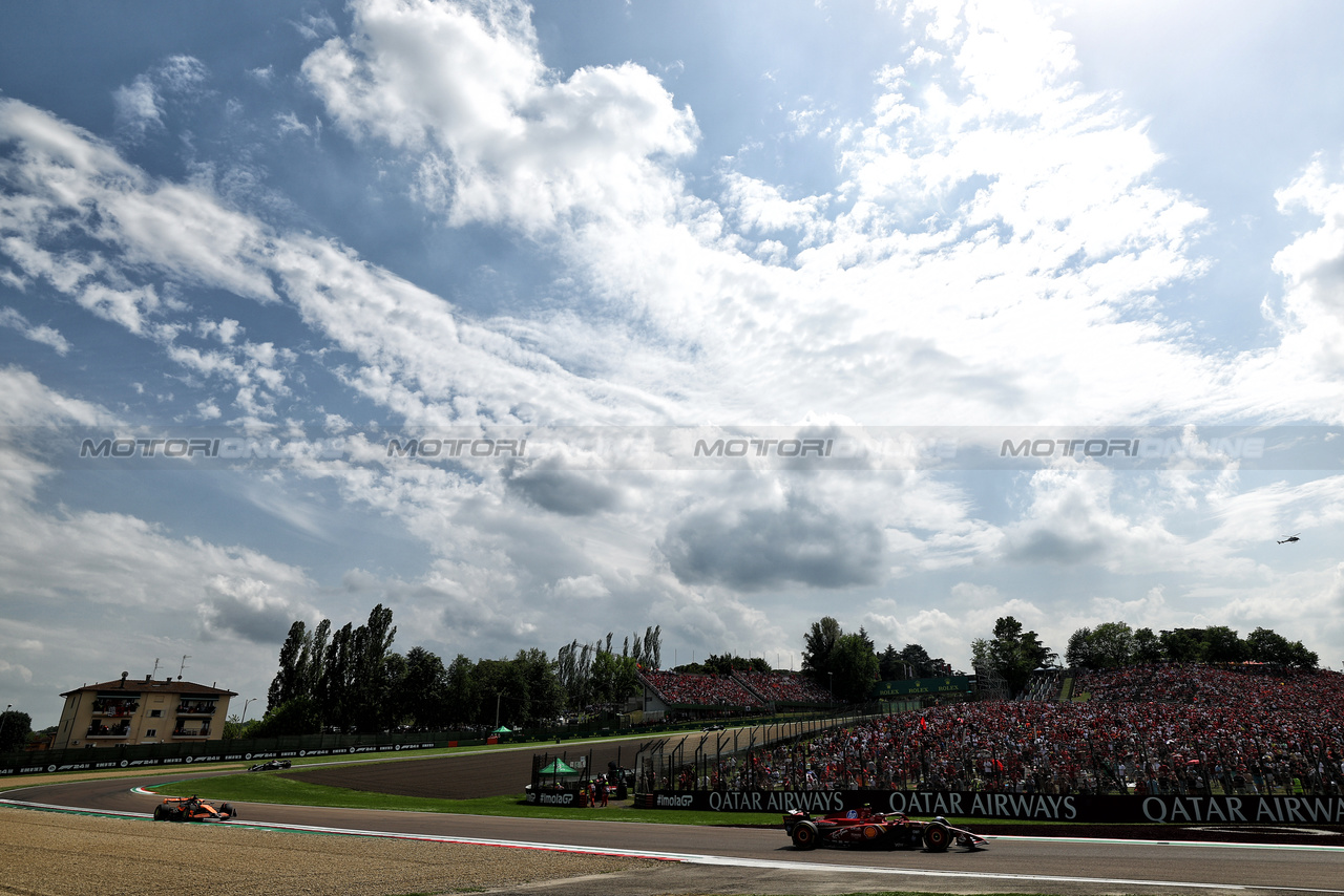 GP IMOLA, Carlos Sainz Jr (ESP) Ferrari SF-24.

19.05.2024. Formula 1 World Championship, Rd 7, Emilia Romagna Grand Prix, Imola, Italy, Gara Day.

 - www.xpbimages.com, EMail: requests@xpbimages.com © Copyright: Coates / XPB Images