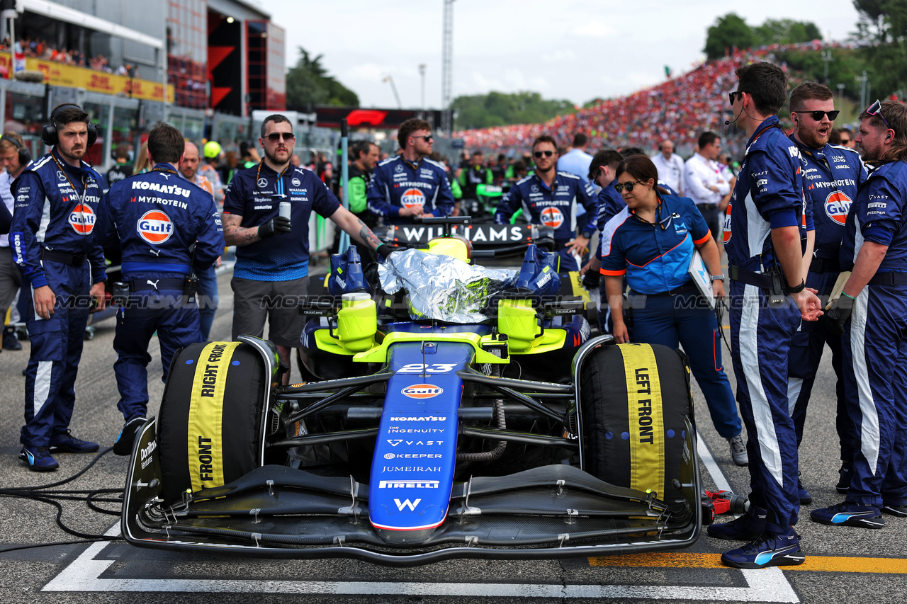 GP IMOLA, Alexander Albon (THA) Williams Racing FW46 on the grid.

19.05.2024. Formula 1 World Championship, Rd 7, Emilia Romagna Grand Prix, Imola, Italy, Gara Day.

 - www.xpbimages.com, EMail: requests@xpbimages.com © Copyright: Staley / XPB Images