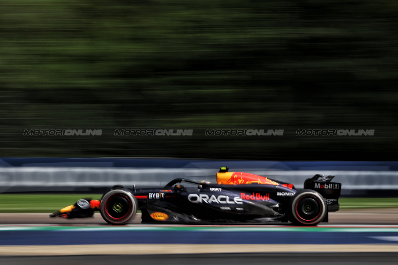 GP IMOLA, Sergio Perez (MEX) Red Bull Racing RB20.

19.05.2024. Formula 1 World Championship, Rd 7, Emilia Romagna Grand Prix, Imola, Italy, Gara Day.

 - www.xpbimages.com, EMail: requests@xpbimages.com © Copyright: Staley / XPB Images