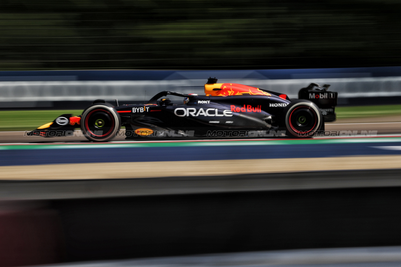 GP IMOLA, Max Verstappen (NLD) Red Bull Racing RB20.

19.05.2024. Formula 1 World Championship, Rd 7, Emilia Romagna Grand Prix, Imola, Italy, Gara Day.

 - www.xpbimages.com, EMail: requests@xpbimages.com © Copyright: Staley / XPB Images