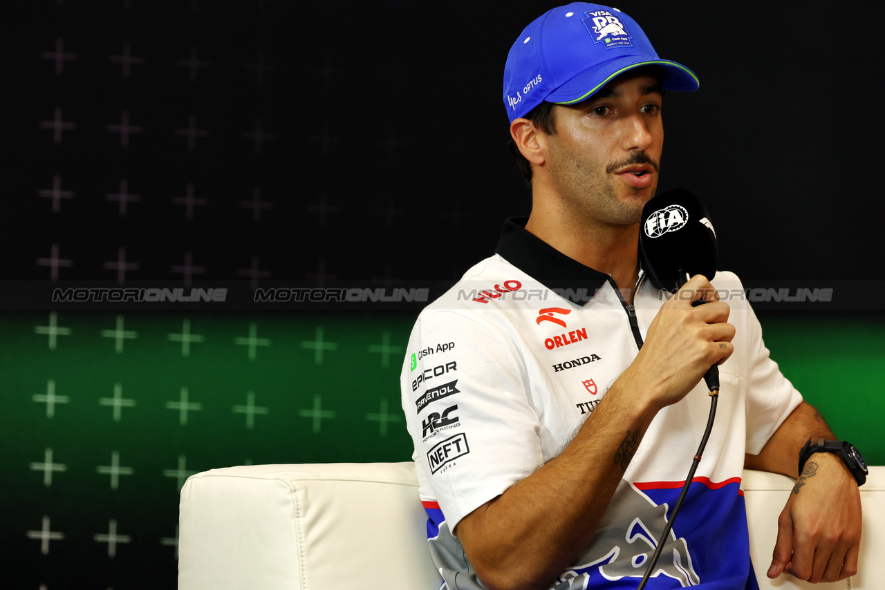 GP IMOLA, Daniel Ricciardo (AUS) RB in the FIA Press Conference.

16.05.2024. Formula 1 World Championship, Rd 7, Emilia Romagna Grand Prix, Imola, Italy, Preparation Day.

 - www.xpbimages.com, EMail: requests@xpbimages.com © Copyright: Staley / XPB Images