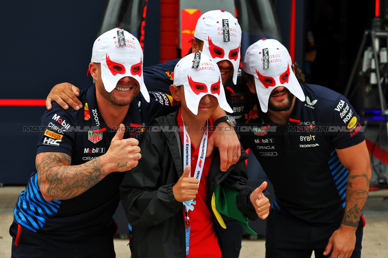 GP IMOLA, Circuit Atmosfera - Red Bull Racing guest.

16.05.2024. Formula 1 World Championship, Rd 7, Emilia Romagna Grand Prix, Imola, Italy, Preparation Day.

 - www.xpbimages.com, EMail: requests@xpbimages.com © Copyright: Coates / XPB Images