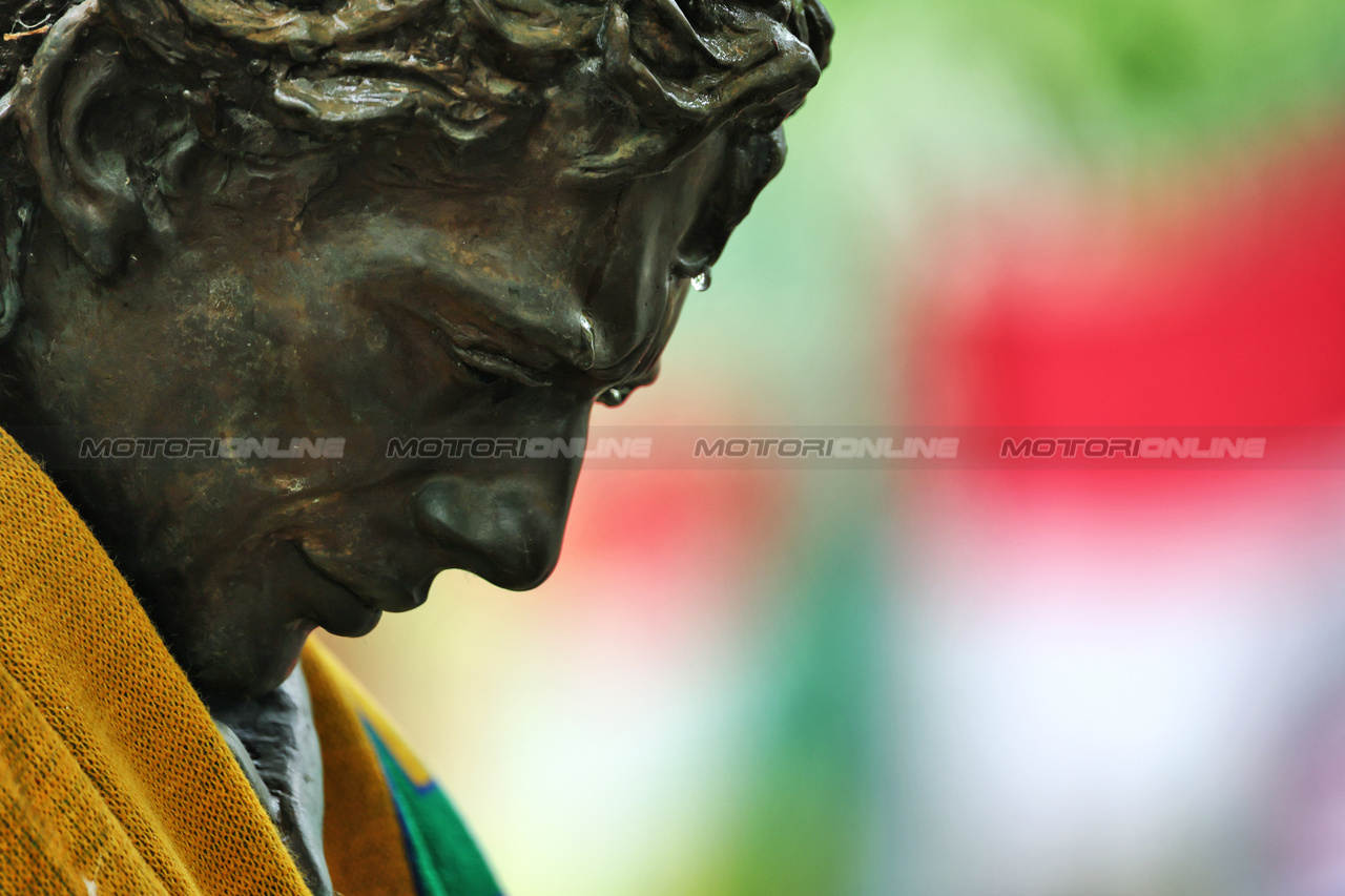 GP IMOLA, Circuit Atmosfera - statue of Ayrton Senna.

16.05.2024. Formula 1 World Championship, Rd 7, Emilia Romagna Grand Prix, Imola, Italy, Preparation Day.

 - www.xpbimages.com, EMail: requests@xpbimages.com © Copyright: Staley / XPB Images