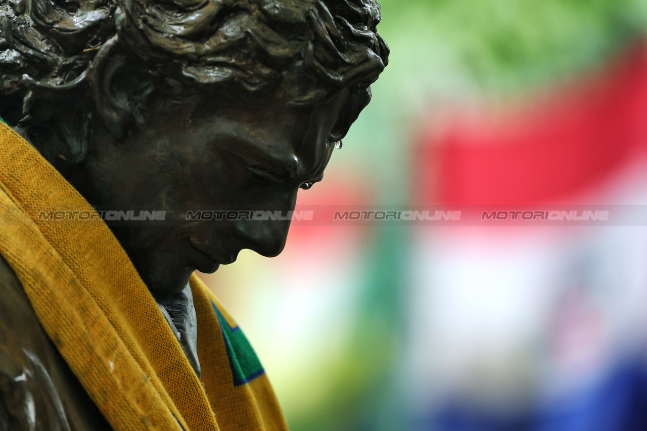 GP IMOLA, Circuit Atmosfera - statue of Ayrton Senna.

16.05.2024. Formula 1 World Championship, Rd 7, Emilia Romagna Grand Prix, Imola, Italy, Preparation Day.

 - www.xpbimages.com, EMail: requests@xpbimages.com © Copyright: Staley / XPB Images