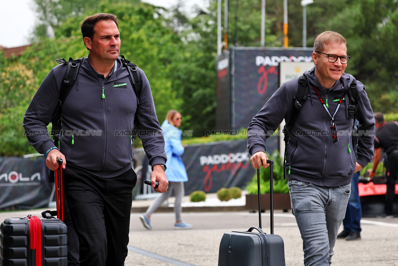 GP IMOLA, Andreas Seidl (GER) Sauber Group Chief Executive Officer (Right).

16.05.2024. Formula 1 World Championship, Rd 7, Emilia Romagna Grand Prix, Imola, Italy, Preparation Day.

- www.xpbimages.com, EMail: requests@xpbimages.com © Copyright: Batchelor / XPB Images