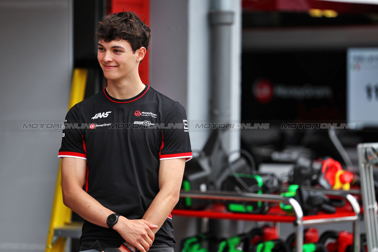 GP IMOLA, Oliver Bearman (GBR) Haas F1 Team Test Driver.

16.05.2024. Formula 1 World Championship, Rd 7, Emilia Romagna Grand Prix, Imola, Italy, Preparation Day.

 - www.xpbimages.com, EMail: requests@xpbimages.com © Copyright: Staley / XPB Images