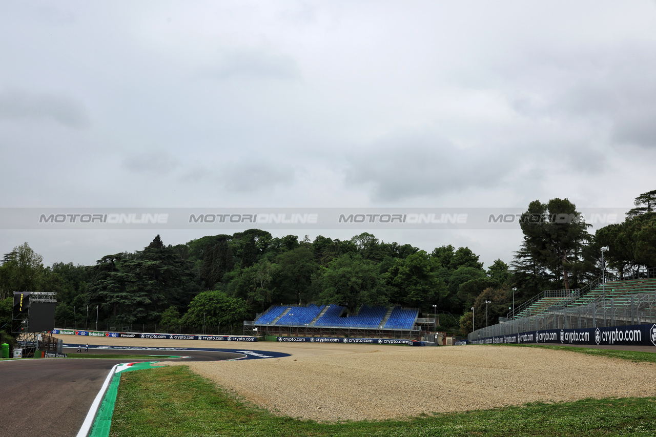 GP IMOLA, Circuit Atmosfera - Extended gravel trap at turns 12-13 Acque Minerale.

16.05.2024. Formula 1 World Championship, Rd 7, Emilia Romagna Grand Prix, Imola, Italy, Preparation Day.

 - www.xpbimages.com, EMail: requests@xpbimages.com © Copyright: Staley / XPB Images