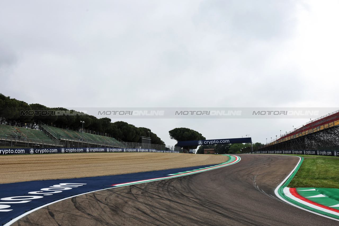 GP IMOLA, Circuit Atmosfera - Extended gravel trap at turns 12-13 Acque Minerale.

16.05.2024. Formula 1 World Championship, Rd 7, Emilia Romagna Grand Prix, Imola, Italy, Preparation Day.

 - www.xpbimages.com, EMail: requests@xpbimages.com © Copyright: Staley / XPB Images
