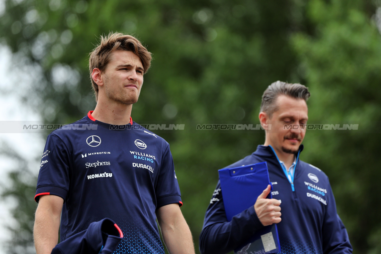 GP IMOLA, Logan Sargeant (USA) Williams Racing walks the circuit.

16.05.2024. Formula 1 World Championship, Rd 7, Emilia Romagna Grand Prix, Imola, Italy, Preparation Day.

 - www.xpbimages.com, EMail: requests@xpbimages.com © Copyright: Staley / XPB Images