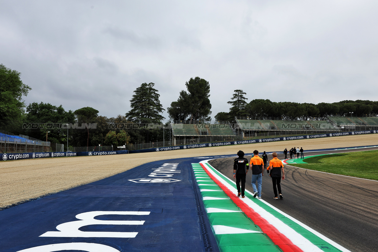 GP IMOLA, Circuit Atmosfera - Extended gravel trap at turns 11-12 Acque Minerale.

16.05.2024. Formula 1 World Championship, Rd 7, Emilia Romagna Grand Prix, Imola, Italy, Preparation Day.

 - www.xpbimages.com, EMail: requests@xpbimages.com © Copyright: Staley / XPB Images