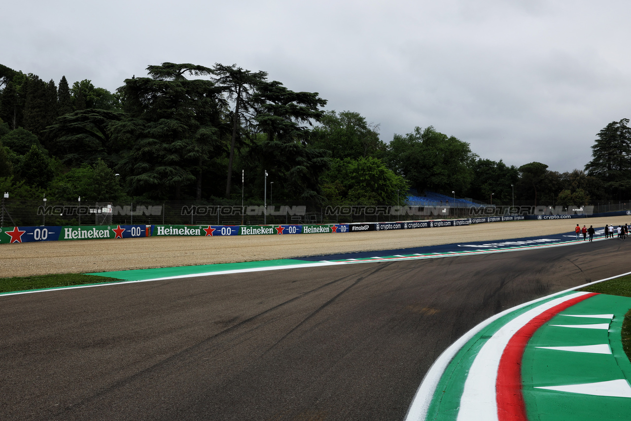 GP IMOLA, Circuit Atmosfera - Extended gravel trap at turns 11-12 Acque Minerale.

16.05.2024. Formula 1 World Championship, Rd 7, Emilia Romagna Grand Prix, Imola, Italy, Preparation Day.

 - www.xpbimages.com, EMail: requests@xpbimages.com © Copyright: Staley / XPB Images