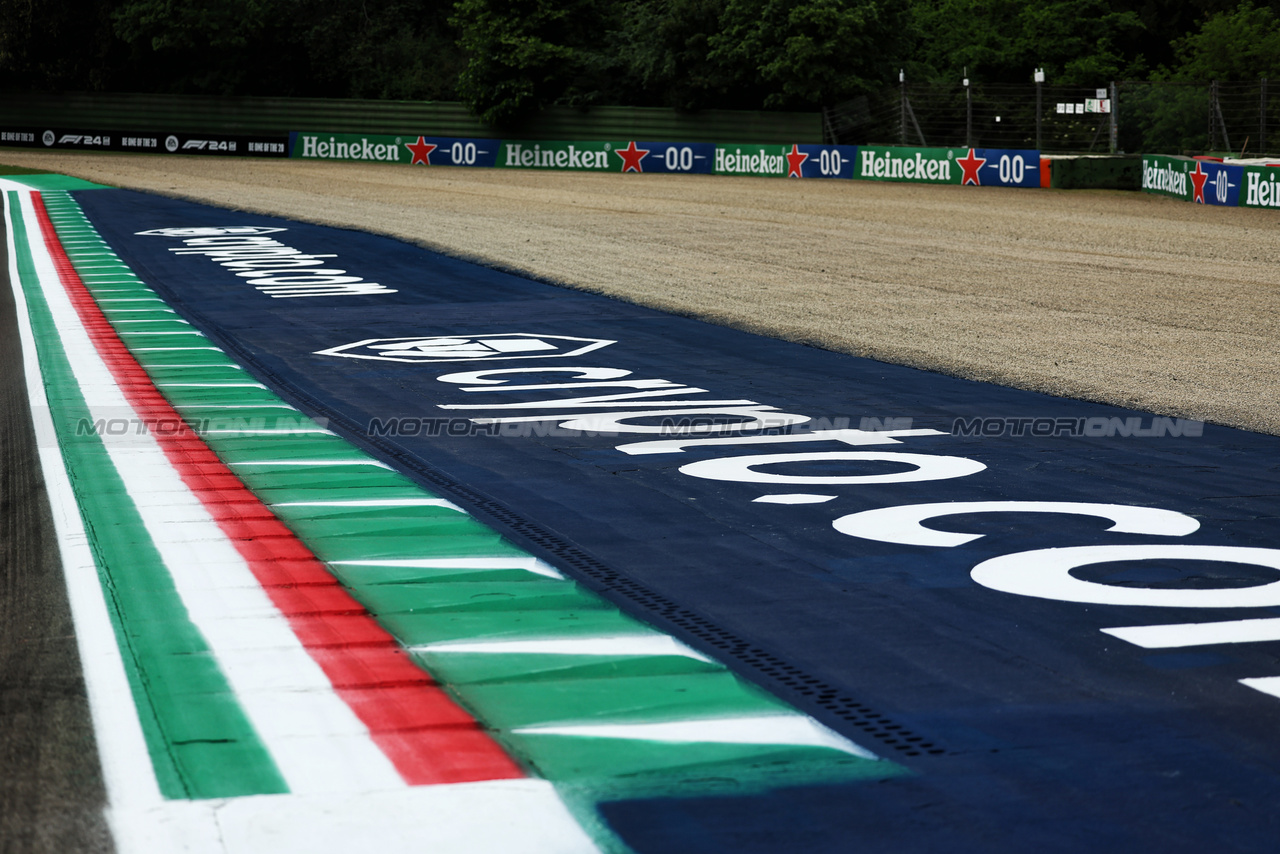 GP IMOLA, Circuit Atmosfera - Extended gravel trap at turns 11-12 Acque Minerale.

16.05.2024. Formula 1 World Championship, Rd 7, Emilia Romagna Grand Prix, Imola, Italy, Preparation Day.

 - www.xpbimages.com, EMail: requests@xpbimages.com © Copyright: Staley / XPB Images