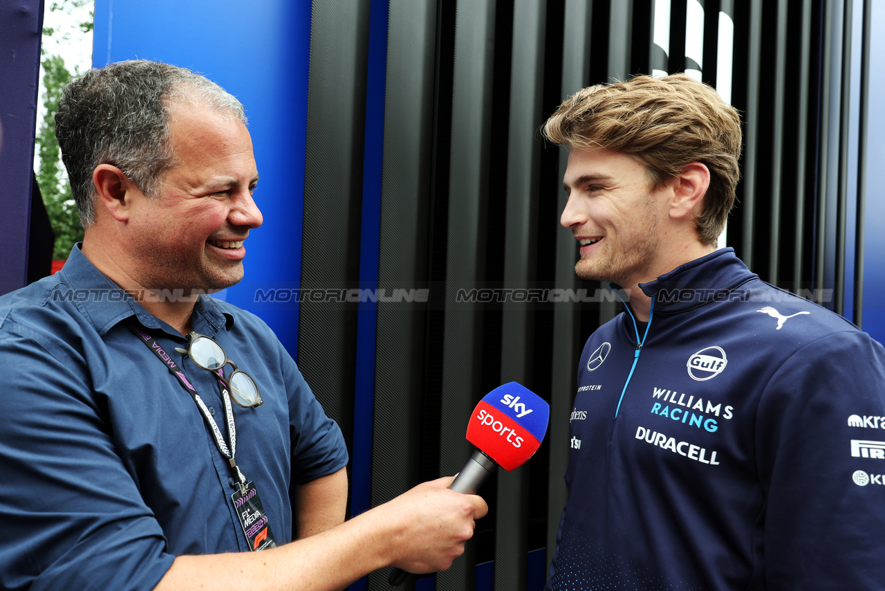 GP IMOLA, (L to R): Ted Kravitz (GBR) Sky Sports Pitlane Reporter with Logan Sargeant (USA) Williams Racing.

16.05.2024. Formula 1 World Championship, Rd 7, Emilia Romagna Grand Prix, Imola, Italy, Preparation Day.

 - www.xpbimages.com, EMail: requests@xpbimages.com © Copyright: Staley / XPB Images