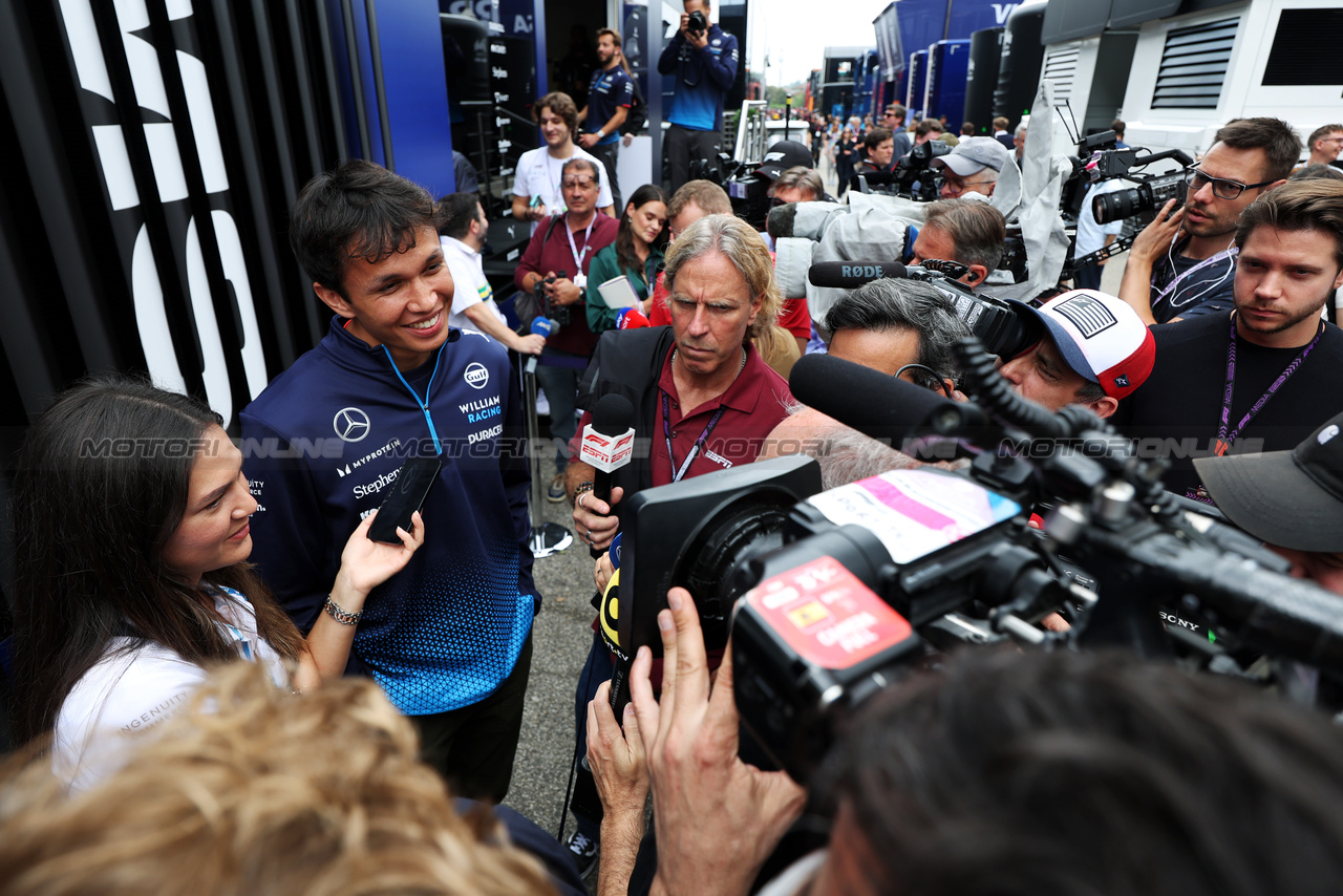 GP IMOLA, Alexander Albon (THA) Williams Racing with the media.

16.05.2024. Formula 1 World Championship, Rd 7, Emilia Romagna Grand Prix, Imola, Italy, Preparation Day.

 - www.xpbimages.com, EMail: requests@xpbimages.com © Copyright: Staley / XPB Images