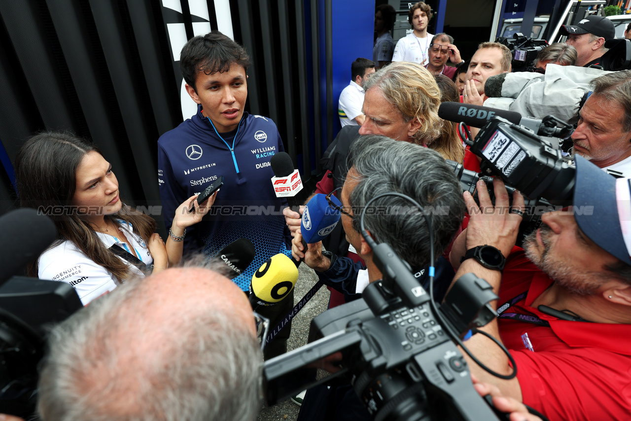 GP IMOLA, Alexander Albon (THA) Williams Racing with the media.

16.05.2024. Formula 1 World Championship, Rd 7, Emilia Romagna Grand Prix, Imola, Italy, Preparation Day.

 - www.xpbimages.com, EMail: requests@xpbimages.com © Copyright: Staley / XPB Images