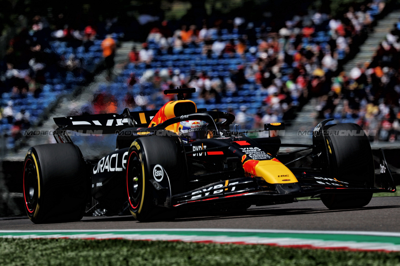 GP IMOLA, Max Verstappen (NLD) Red Bull Racing RB20.

18.05.2024. Formula 1 World Championship, Rd 7, Emilia Romagna Grand Prix, Imola, Italy, Qualifiche Day.

 - www.xpbimages.com, EMail: requests@xpbimages.com © Copyright: Staley / XPB Images