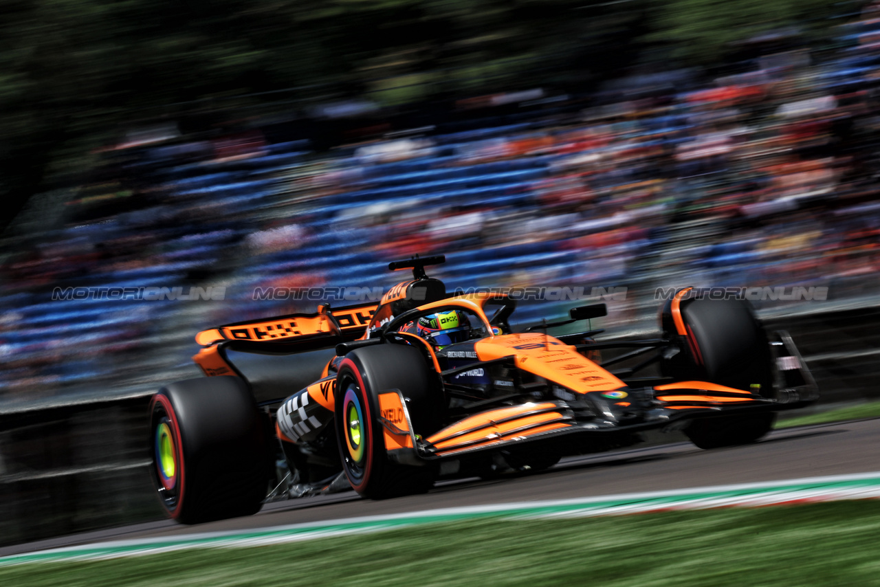 GP IMOLA, Oscar Piastri (AUS) McLaren MCL38.

18.05.2024. Formula 1 World Championship, Rd 7, Emilia Romagna Grand Prix, Imola, Italy, Qualifiche Day.

 - www.xpbimages.com, EMail: requests@xpbimages.com © Copyright: Staley / XPB Images