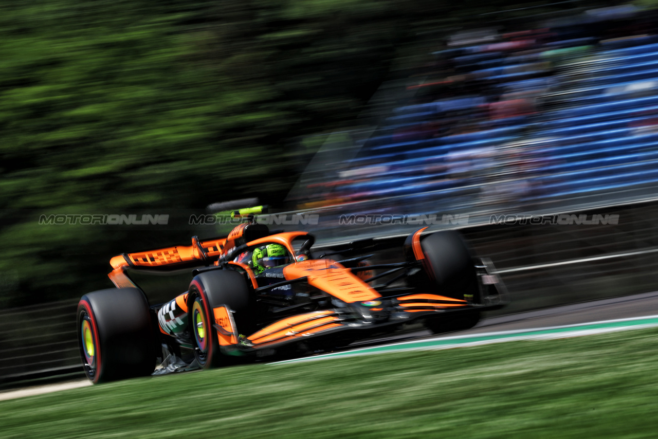 GP IMOLA, Lando Norris (GBR) McLaren MCL38.

18.05.2024. Formula 1 World Championship, Rd 7, Emilia Romagna Grand Prix, Imola, Italy, Qualifiche Day.

 - www.xpbimages.com, EMail: requests@xpbimages.com © Copyright: Staley / XPB Images