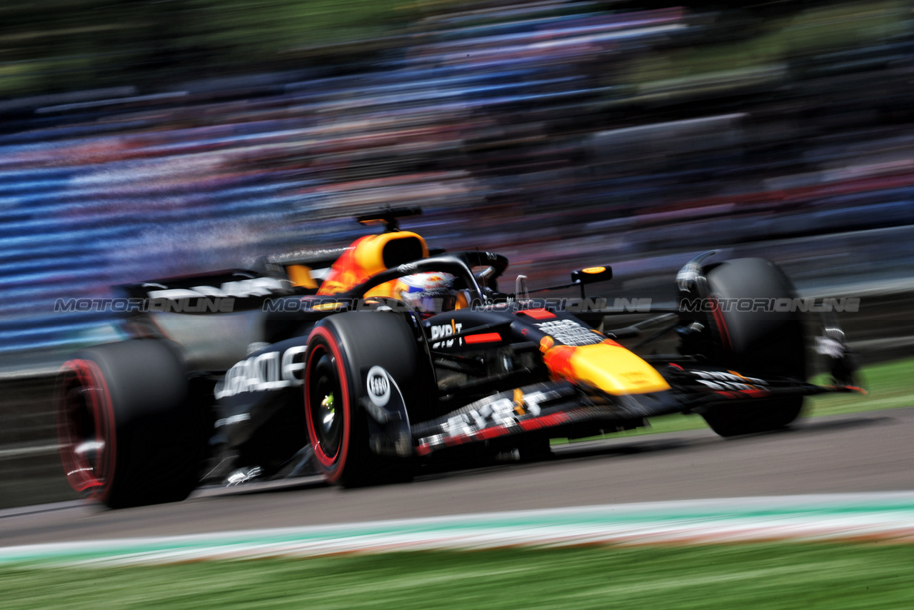 GP IMOLA, Max Verstappen (NLD) Red Bull Racing RB20.

18.05.2024. Formula 1 World Championship, Rd 7, Emilia Romagna Grand Prix, Imola, Italy, Qualifiche Day.

 - www.xpbimages.com, EMail: requests@xpbimages.com © Copyright: Staley / XPB Images