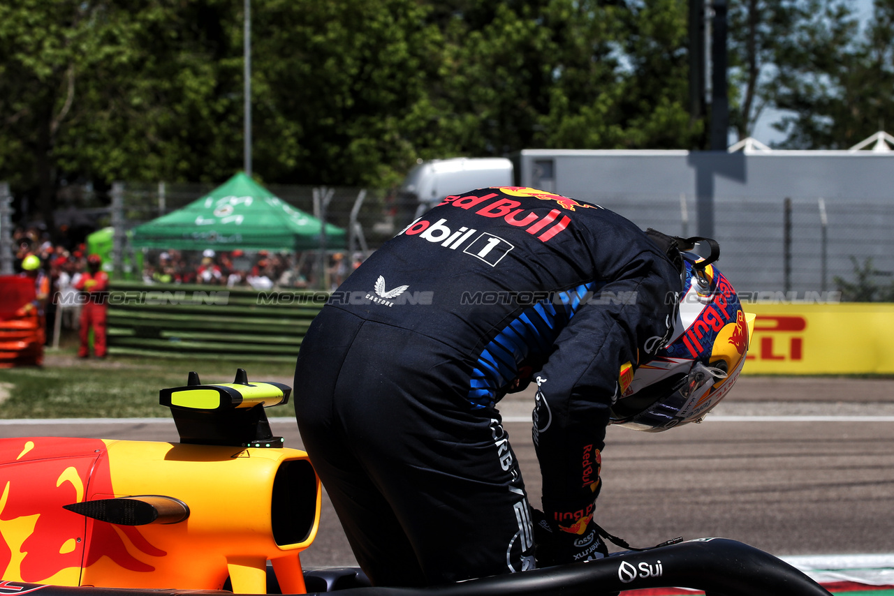 GP IMOLA, Sergio Perez (MEX) Red Bull Racing RB20 crashed in the third practice session.

- www.xpbimages.com, EMail: requests@xpbimages.com © Copyright: XPB Images