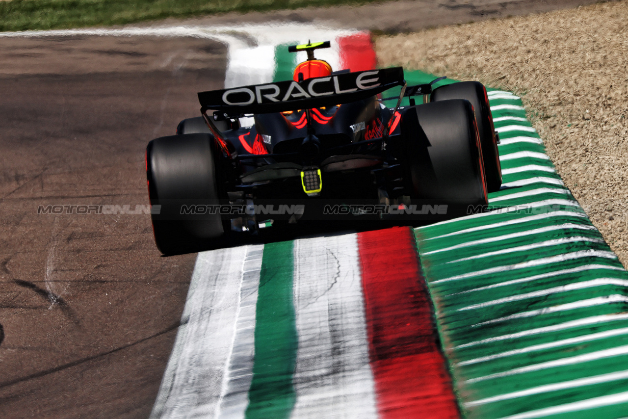 GP IMOLA, Sergio Perez (MEX) Red Bull Racing RB20.

18.05.2024. Formula 1 World Championship, Rd 7, Emilia Romagna Grand Prix, Imola, Italy, Qualifiche Day.

 - www.xpbimages.com, EMail: requests@xpbimages.com © Copyright: Coates / XPB Images