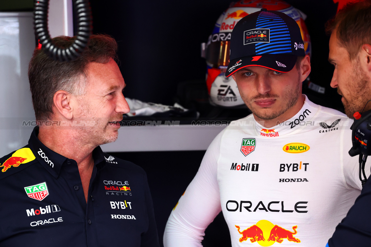 GP IMOLA, (L to R): Christian Horner (GBR) Red Bull Racing Team Principal with Max Verstappen (NLD) Red Bull Racing.

18.05.2024. Formula 1 World Championship, Rd 7, Emilia Romagna Grand Prix, Imola, Italy, Qualifiche Day.

- www.xpbimages.com, EMail: requests@xpbimages.com © Copyright: Batchelor / XPB Images