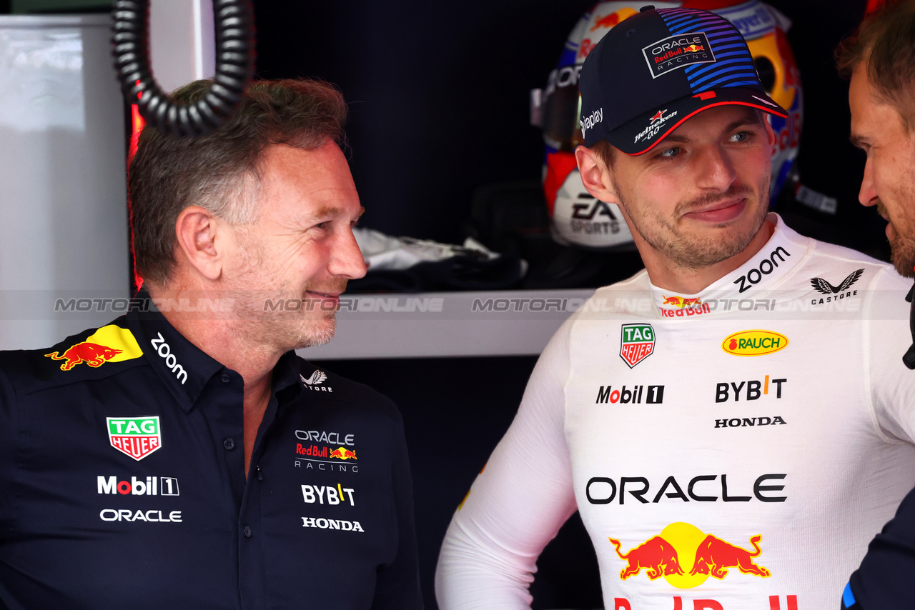 GP IMOLA, (L to R): Christian Horner (GBR) Red Bull Racing Team Principal with Max Verstappen (NLD) Red Bull Racing.

18.05.2024. Formula 1 World Championship, Rd 7, Emilia Romagna Grand Prix, Imola, Italy, Qualifiche Day.

- www.xpbimages.com, EMail: requests@xpbimages.com © Copyright: Batchelor / XPB Images