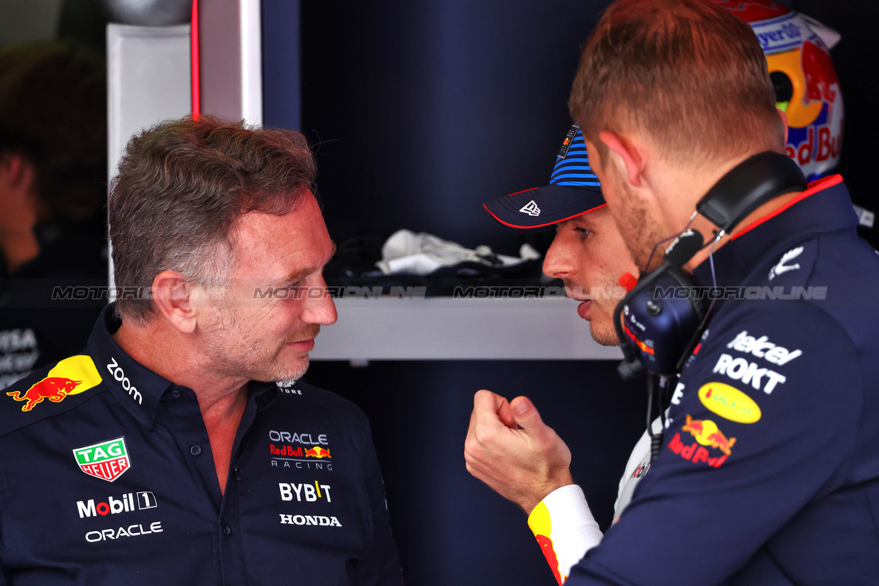 GP IMOLA, (L to R): Christian Horner (GBR) Red Bull Racing Team Principal with Max Verstappen (NLD) Red Bull Racing.

18.05.2024. Formula 1 World Championship, Rd 7, Emilia Romagna Grand Prix, Imola, Italy, Qualifiche Day.

- www.xpbimages.com, EMail: requests@xpbimages.com © Copyright: Batchelor / XPB Images