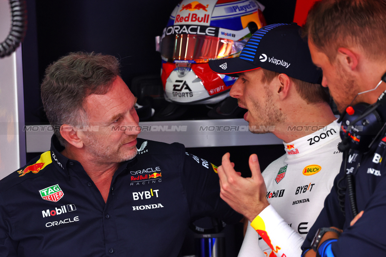 GP IMOLA, (L to R): Christian Horner (GBR) Red Bull Racing Team Principal with Max Verstappen (NLD) Red Bull Racing.

18.05.2024. Formula 1 World Championship, Rd 7, Emilia Romagna Grand Prix, Imola, Italy, Qualifiche Day.

- www.xpbimages.com, EMail: requests@xpbimages.com © Copyright: Batchelor / XPB Images