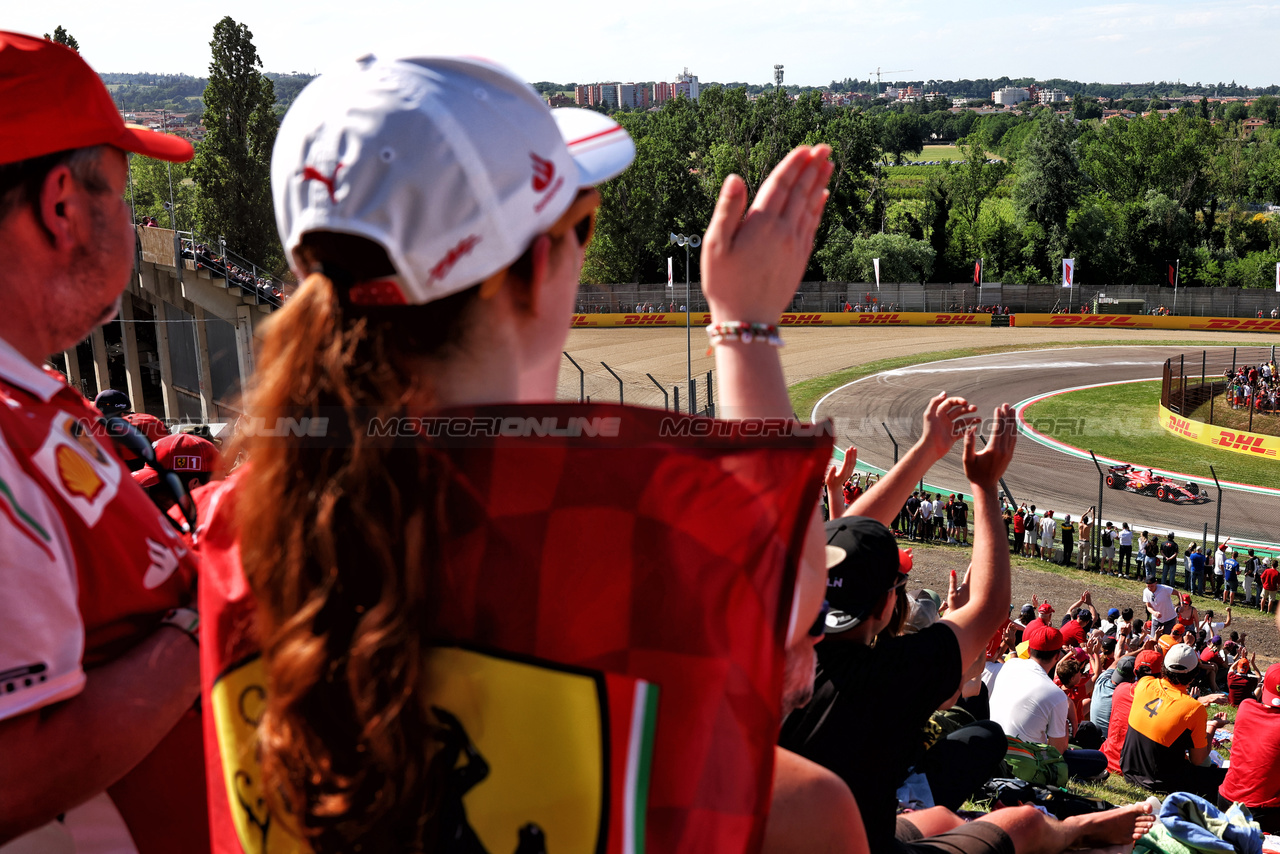 GP IMOLA, Charles Leclerc (MON) Ferrari SF-24 applauded by fans in the grandstand.

18.05.2024. Formula 1 World Championship, Rd 7, Emilia Romagna Grand Prix, Imola, Italy, Qualifiche Day.

 - www.xpbimages.com, EMail: requests@xpbimages.com © Copyright: Coates / XPB Images