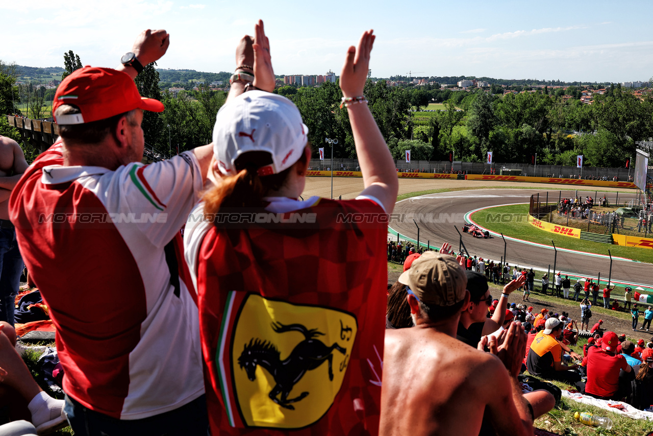 GP IMOLA, Charles Leclerc (MON) Ferrari SF-24 applauded by fans in the grandstand.

18.05.2024. Formula 1 World Championship, Rd 7, Emilia Romagna Grand Prix, Imola, Italy, Qualifiche Day.

 - www.xpbimages.com, EMail: requests@xpbimages.com © Copyright: Coates / XPB Images